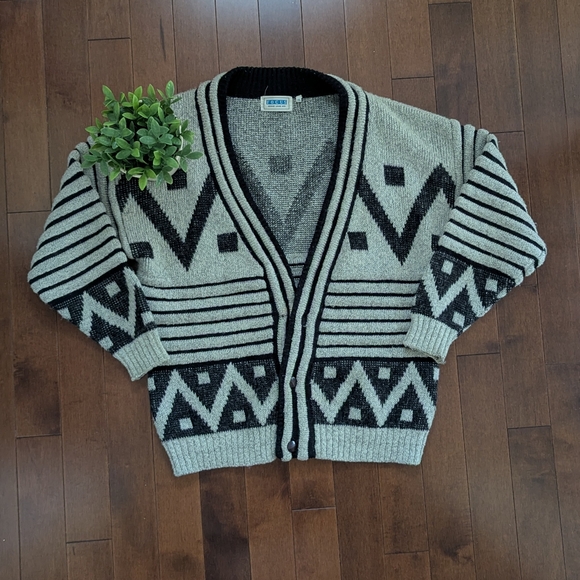 AZTEC DETAIL VINTAGE NEUTRAL KNIT CARDIGAN SWEATER - Picture 1 of 3